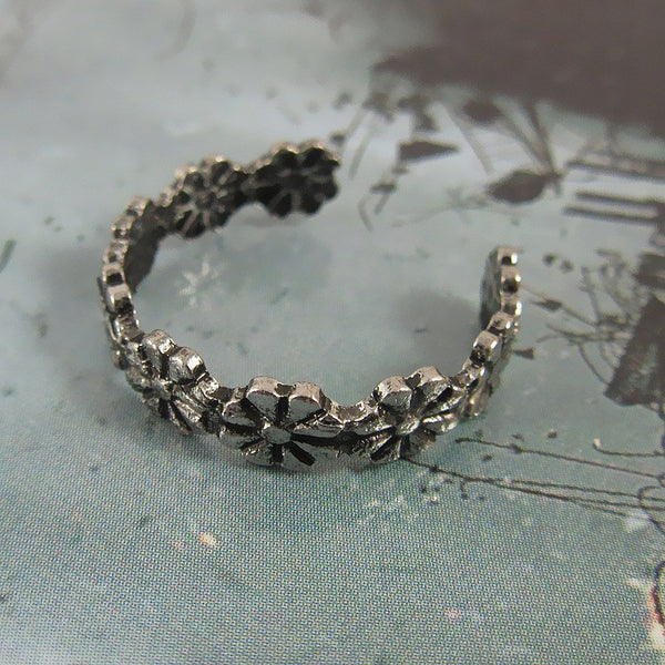Antique Silver Plated Flower Garden Toe Ring - FeetyWeety